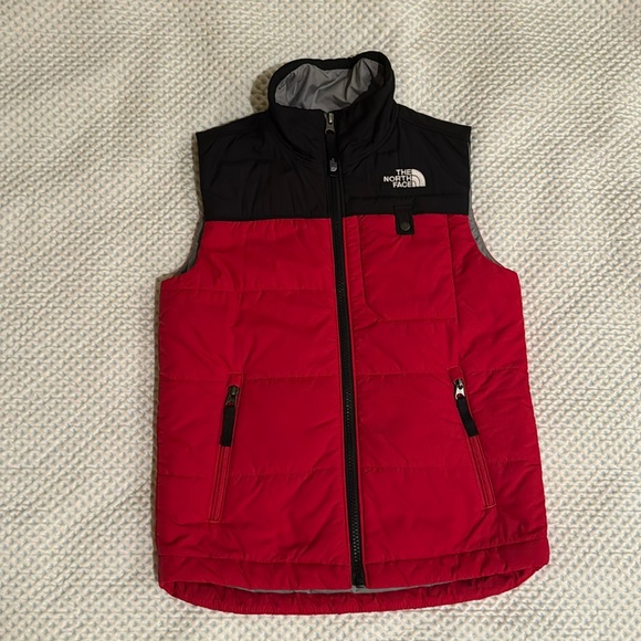 Boys The North Face vest! - Picture 1 of 6